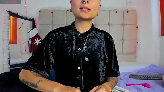 ZuryRamirez  online show from December 19, 2024, 7:29 pm