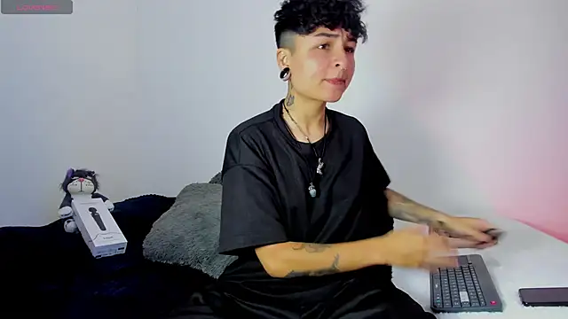 ZuryRamirez  online show from December 25, 2024, 5:37 pm