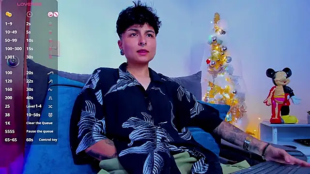 ZuryRamirez  online show from January 8, 2025, 6:31 pm