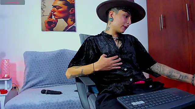 ZuryRamirez  online show from January 15, 2025, 6:40 pm