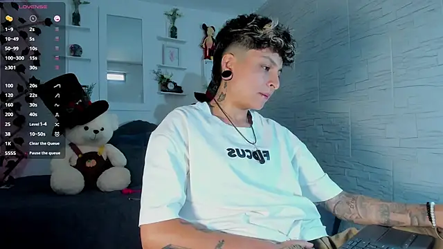 ZuryRamirez  online show from September 10, 2025, 7:25 pm