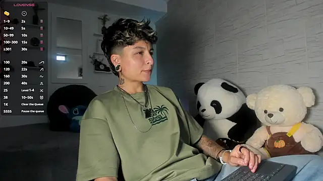 ZuryRamirez  online show from September 14, 2025, 7:02 pm