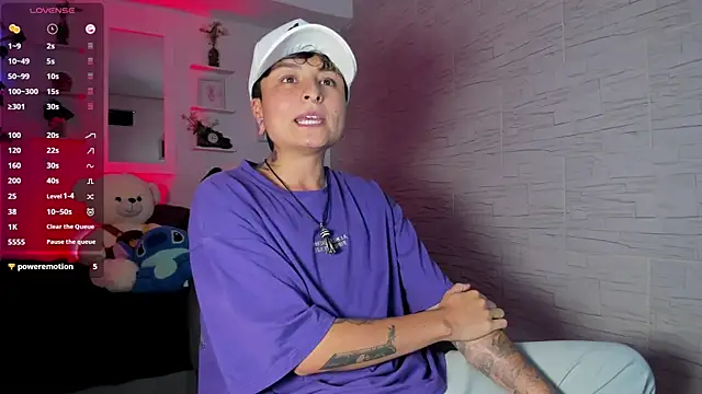 ZuryRamirez  online show from September 29, 2025, 8:24 pm