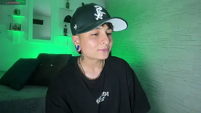 ZuryRamirez  online show from October 11, 2025, 9:24 pm