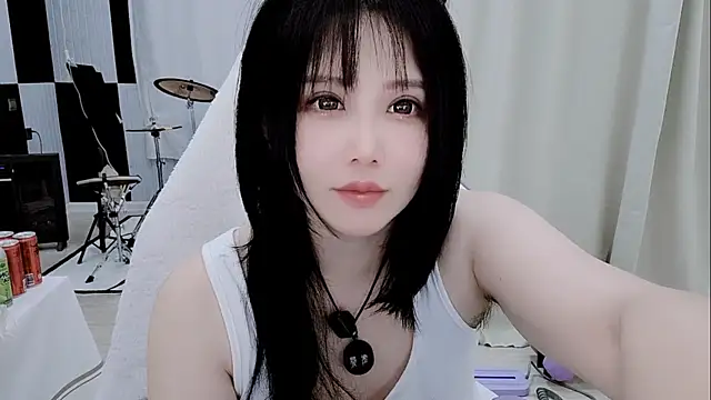 Snapshot of Vaness-a chatting on April 17, 2026, 4:32 pm Vaness-a online show from April 17, 2026, 4:32 pm