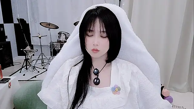 Snapshot of Vaness-a chatting on May 16, 2026, 12:15 pm Vaness-a online show from May 16, 2026, 12:15 pm