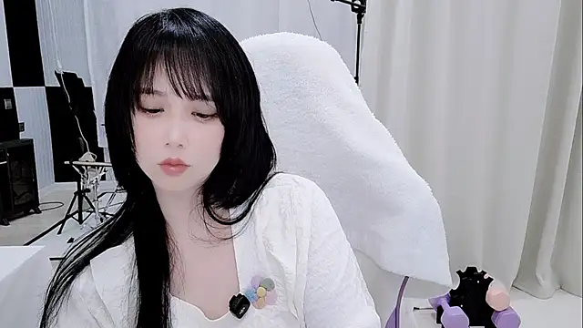 Snapshot of Vaness-a chatting on May 19, 2026, 2:56 pm Vaness-a online show from May 19, 2026, 2:56 pm