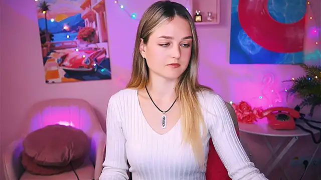 DeboraLarson online show from December 10, 2024, 6:54 am