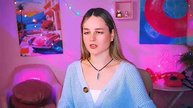DeboraLarson online show from December 11, 2024, 10:03 am