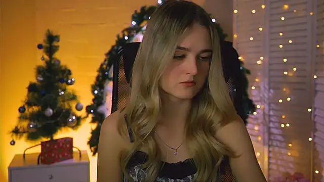 DeboraLarson online show from December 20, 2025, 3:35 am