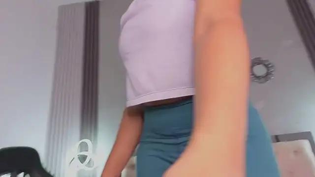 alexa andherson online show from October 27, 2025, 7:51 pm