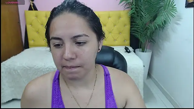 candiapole online show from January 10, 2025, 3:58 pm
