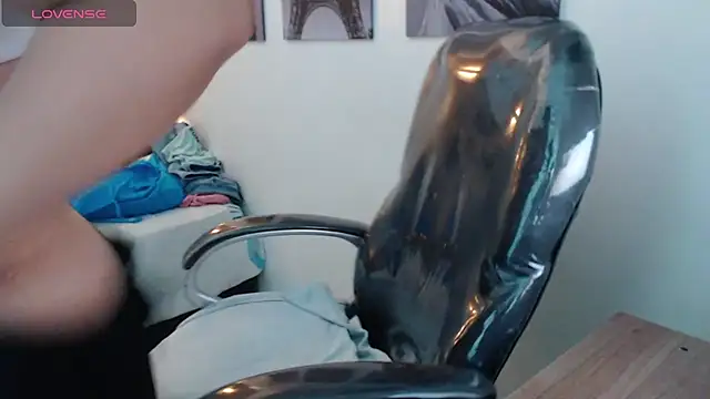 candiapole online show from December 18, 2025, 9:37 am