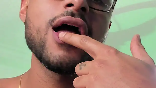 LiamGarcia1 online show from December 5, 2024, 2:55 pm