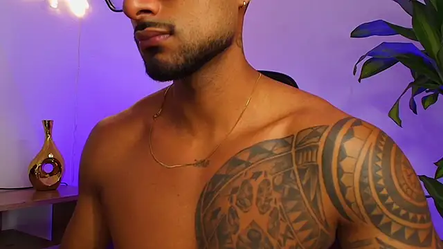 LiamGarcia1 online show from December 15, 2025, 3:38 pm