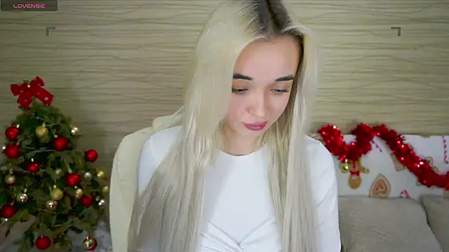 Snapshot of Ashley_S chatting on December 17, 2024, 3:06 am Ashley S online show from December 17, 2024, 3:06 am