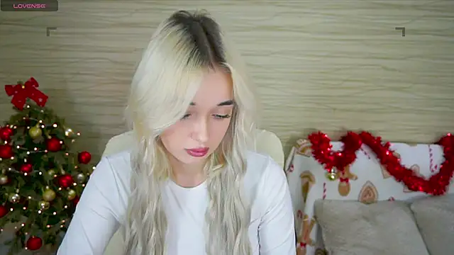 Snapshot of Ashley_S chatting on December 17, 2024, 11:16 pm Ashley S online show from December 17, 2024, 11:16 pm