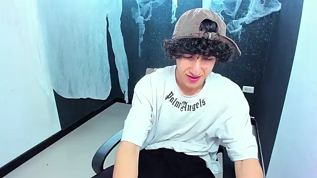 Kerverr  online show from October 11, 2025, 8:18 pm