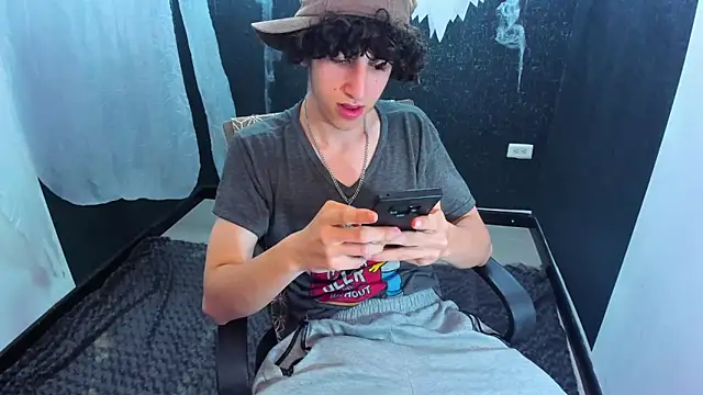 Kerverr  online show from October 18, 2025, 7:14 pm