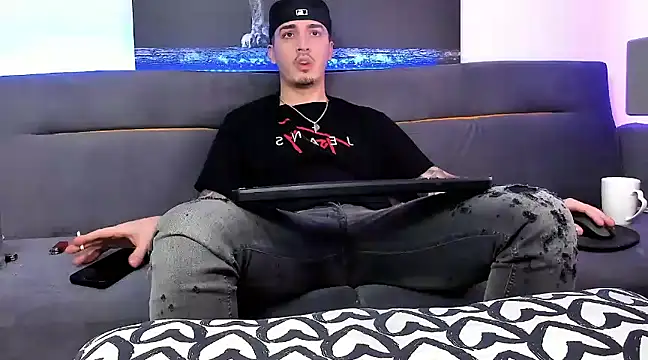 Snapshot of uptomatty chatting on December 20, 2024, 1:03 am uptomatty online show from December 20, 2024, 1:03 am