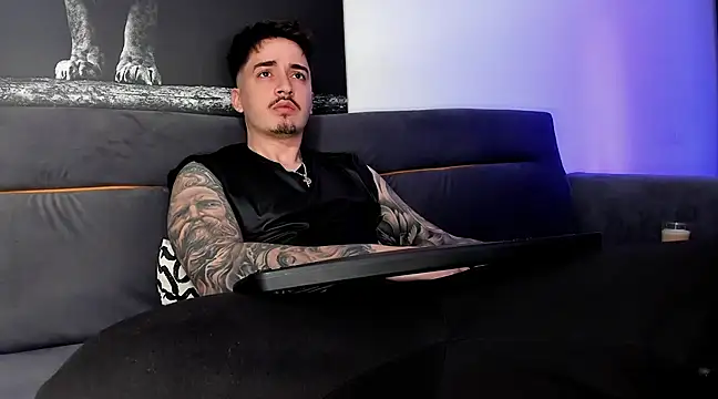 Snapshot of uptomatty chatting on March 12, 2025, 5:57 am uptomatty online show from March 12, 2025, 5:57 am