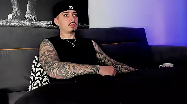 Snapshot of uptomatty chatting on March 23, 2025, 7:53 am uptomatty online show from March 23, 2025, 7:53 am