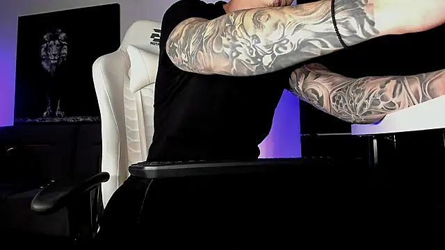 Snapshot of uptomatty chatting on October 30, 2025, 7:21 am uptomatty online show from October 30, 2025, 7:21 am