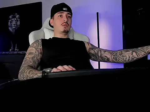 Snapshot of uptomatty chatting on November 3, 2025, 9:32 am uptomatty online show from November 3, 2025, 9:32 am