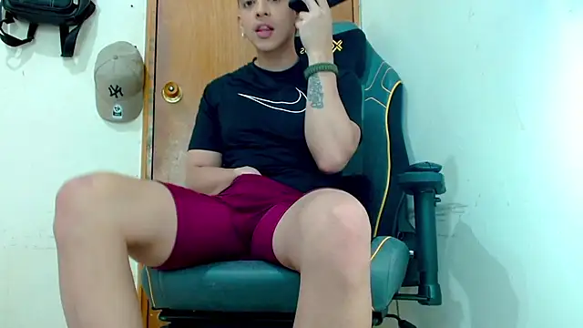 Danyer33 online show from February 25, 2026, 11:03 pm