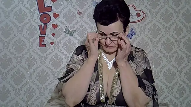 Snapshot of PaulaGolden chatting on December 10, 2024, 9:23 am PaulaGolden online show from December 10, 2024, 9:23 am