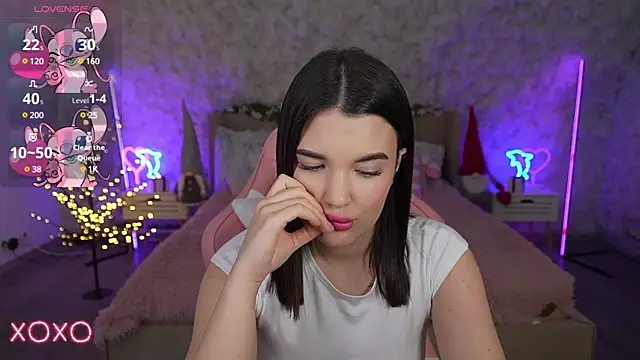 YourLolaBunny online show from December 13, 2024, 5:49 am