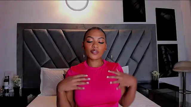 brenda nova18 online show from September 26, 2025, 9:19 pm