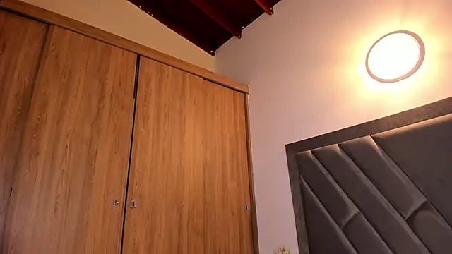 brenda nova18 online show from November 26, 2025, 7:59 pm