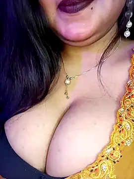 Snapshot of Suhanakhan00 chatting on March 2, 2025, 8:48 am Suhanakhan00 online show from March 2, 2025, 8:48 am