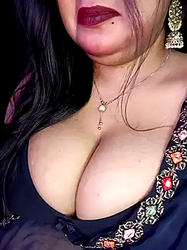 Snapshot of Suhanakhan00 chatting on March 22, 2025, 11:00 am Suhanakhan00 online show from March 22, 2025, 11:00 am