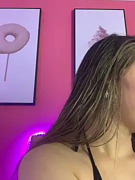 Snapshot of Sophie_LS chatting on February 9, 2025, 6:11 am Sophie LS online show from February 9, 2025, 6:11 am