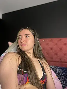Snapshot of Sophie_LS chatting on March 22, 2025, 4:45 am Sophie LS online show from March 22, 2025, 4:45 am