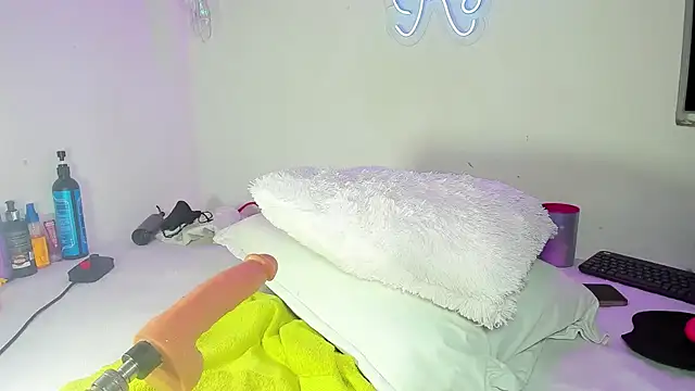 Snapshot of kyliestteel chatting on December 15, 2024, 6:07 am kyliestteel online show from December 15, 2024, 6:07 am