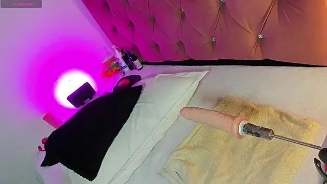 Snapshot of kyliestteel chatting on October 25, 2025, 12:34 pm kyliestteel online show from October 25, 2025, 12:34 pm