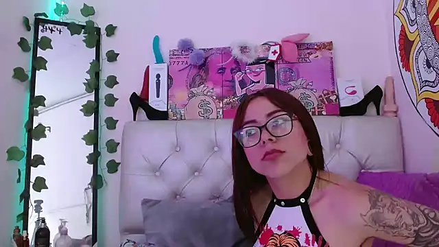 sarawiliamx online show from February 18, 2025, 8:38 am