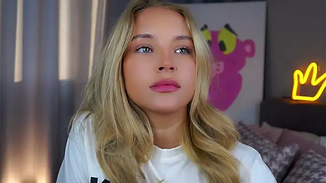 Snapshot of AftonConnett chatting on October 9, 2025, 1:03 am AftonConnett online show from October 9, 2025, 1:03 am