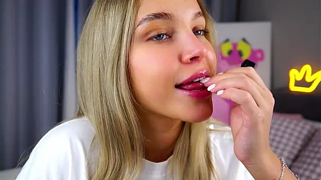 Snapshot of AftonConnett chatting on November 5, 2025, 1:05 am AftonConnett online show from November 5, 2025, 1:05 am