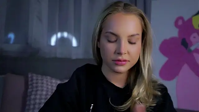 AftonConnett online show from December 16, 2025, 11:32 pm