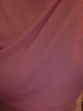 Laura Millf online show from January 28, 2025, 2:42 pm