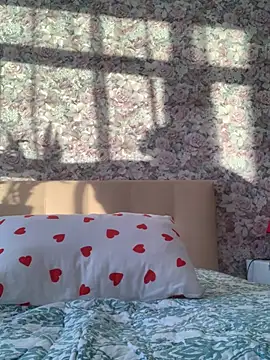 Laura Millf online show from February 20, 2025, 2:24 pm