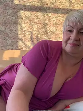 Laura Millf online show from February 25, 2025, 2:44 pm