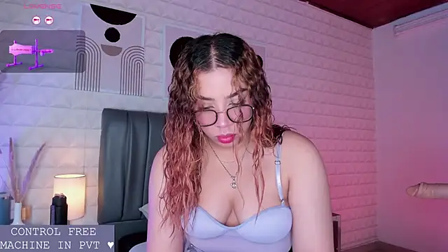 Snapshot of Lizzie-Evans chatting on June 25, 2026, 12:09 pm Lizzie-Evans online show from June 25, 2026, 12:09 pm