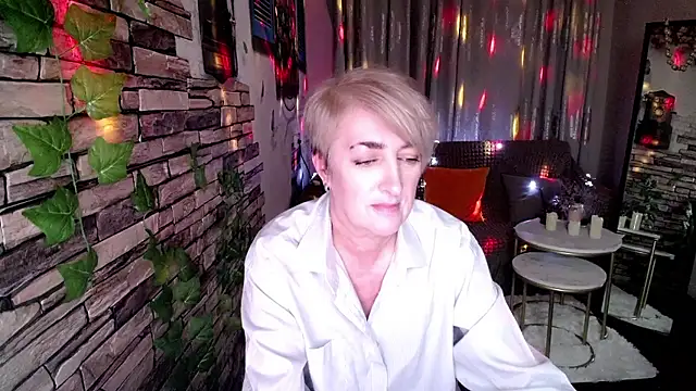 Snapshot of Hot_Girl87 chatting on December 2, 2024, 4:20 pm Hot Girl87 online show from December 2, 2024, 4:20 pm