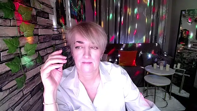 Snapshot of Hot_Girl87 chatting on December 2, 2024, 7:27 pm Hot Girl87 online show from December 2, 2024, 7:27 pm