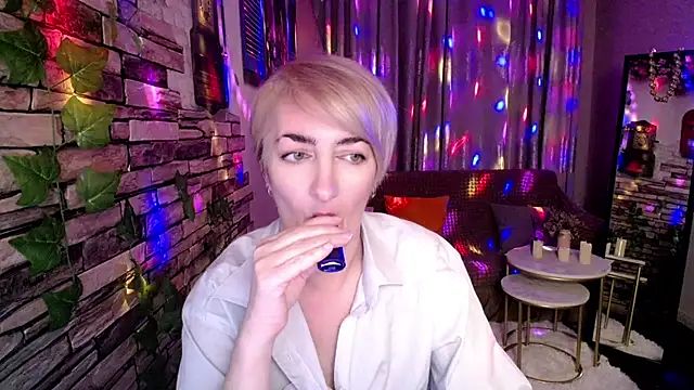 Snapshot of Hot_Girl87 chatting on December 4, 2024, 4:16 pm Hot Girl87 online show from December 4, 2024, 4:16 pm